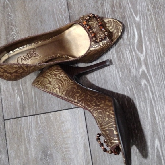 Carlos embossed brown and gold leather heels. Size 6 - Picture 6 of 12